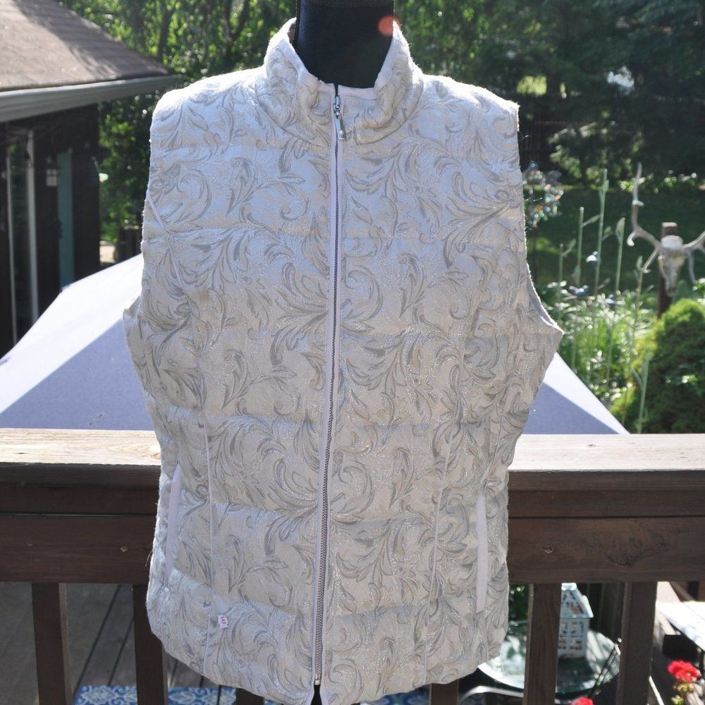 White House Black Market L Silver Swirl Puffer Vest NEW